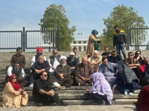 Opposition sit-in enters third day over Imran Khan’s medical care